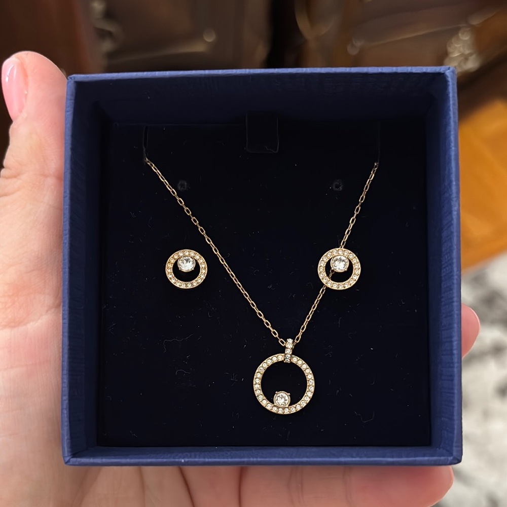 Modern Gold Concentric Circle Necklace